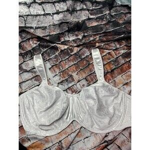 NWOT Bali Bra 42D 3562 White Design Satin Unlined Underwire 4 Hook Pretty